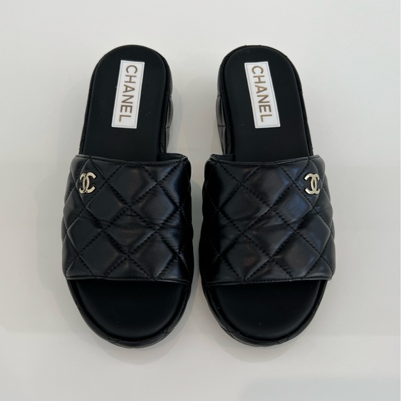 CHANEL 23C BLACK LEATHER PLATFORM SLIDE SANDALS SIZE IT 38 / US 8 - Picture 4 of 15